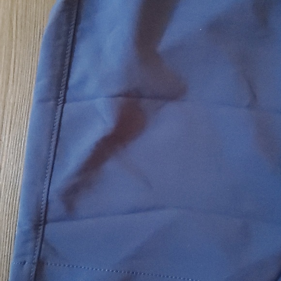 Under Armor heatgear shorts - Picture 2 of 8